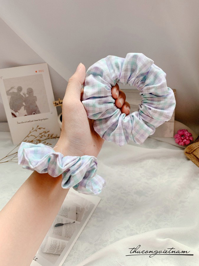 cột tóc Scrunchies caro- m2